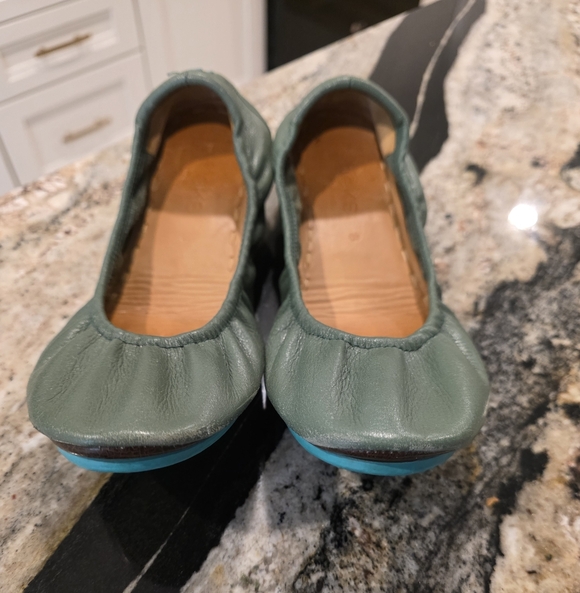 Tieks Olive Green Leather Flats Size 8 - Picture 10 of 11